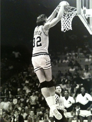 Dave Snedeker dunking — Iowa Hawkeyes #32